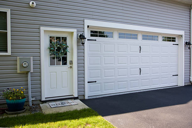 24/7 Emergency Garage Door Panel Replacement experts in Ellisville, MS